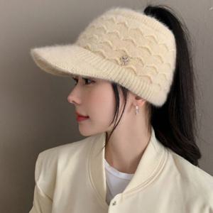 여성 겨울썬캡 방한모자 니트 썬캡 골프 등산 털모자