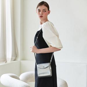 몽삭 로아 턴락장식 소가죽 크로스바디백 AL17-2401 2컬러 택1