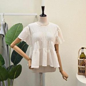 [포커스]  FM4F9BL5885_프릴 A라인 엠보 블라우스