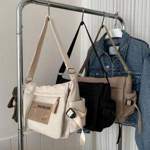 여자가방 남여공용 페이퍼 패치 메신저백 크로스백 커플 슬링백