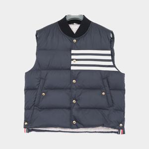 톰브라운 사선 스트라이프 패딩 조끼 MVD017X 05411 415