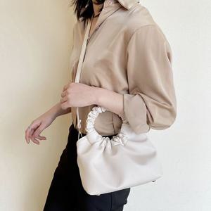 주름 링 핸들 포인트 미니 버킷백 SM-UN-6828