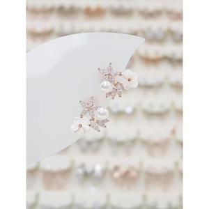 볼라레 세이브존01 코스모스 자개 진주 큐빅 꽃 귀걸이 spe1295
