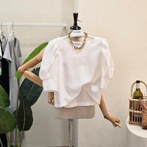 [포커스]  25FM4D9BL5832_퍼프 소매 라운드넥 블라우스