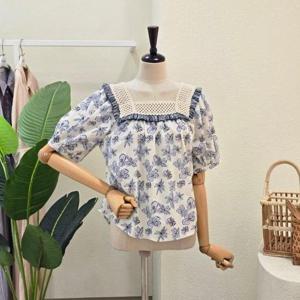 [포커스]FM5D3BL32499_스퀘어넥 수술 플라워 블라우스