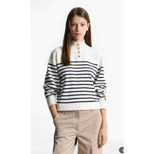 [타미힐피거여성] T22F7KTO050WT1 골드 버튼 모크넥 스웨터