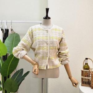 [포커스]  FS3A7KC00795_진주 포인트 배색 트위드 자켓