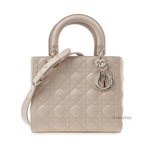 [크리스챤 디올] SS25 여성 라떼 미디엄 토트백 M0565ONGE M51U
