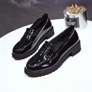 에나멜 로퍼 통굽 여성 단화 꾸안꾸룩 출근룩 데일리