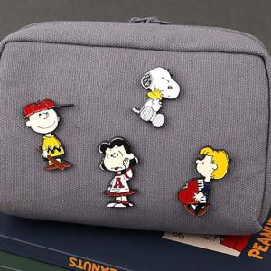 스누피브로치 피너츠 스누피 75주년 캐릭터 핀뱃지 1P 백참 브로치