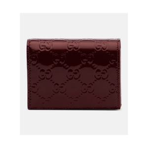 구찌 GG Emblem 페이턴트 레더 지갑 P01095586