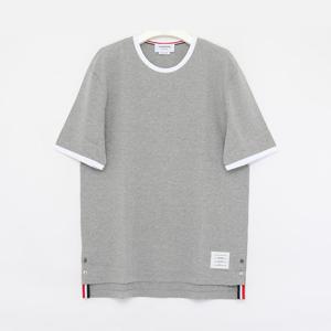 톰브라운 26SS 삼선탭 링거 반팔 남성 티셔츠 MJS083A 00042 055