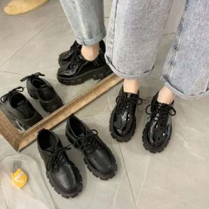 걸크러쉬 페미닌 심플 단정 무지 블랙 키높이 로퍼