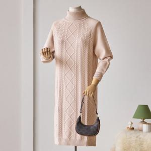 [커스텀에이블] 다이아 꽈배기 목폴라 니트 원피스_T2512OP623D