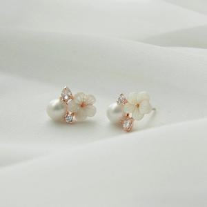 제이로렌 91M02097 봄을그리다 로즈골드 자개꽃귀걸이