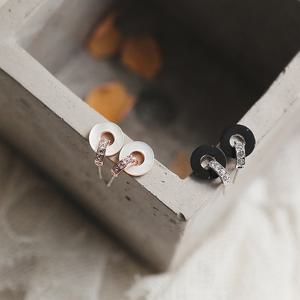 제이로렌 M02082 라운드 도넛 자개 큐빅귀걸이