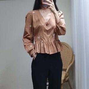 [더폰드] 플라워 자수 퍼프 프릴 블라우스[3컬러]