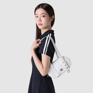 [르꼬끄공식] [40% OFF] 우먼스 레더라이크 숄더백 (QQ122WBG15)