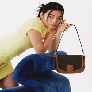 [질스튜어트핸드백]브라운 로젤라칠링 패턴 새들백 S JABA5E461 W2