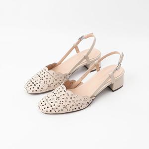 [신난다슈] 여성 슬링백힐 4cm 슬링백 샌들 펌프스 구두 소가죽 펀칭 통굽 GDR25335 베이지