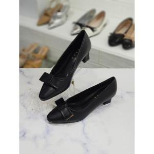 한슈 세이브존06 리본 장식 청키 미들힐 펌프스 5cm HS212583vn
