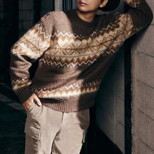 [버커루]남성 루즈핏 라운드넥 자카드 긴팔 니트 B244KT340P