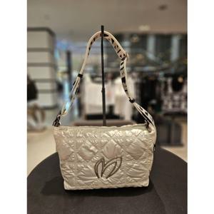 [마스터바니에디션] (421E3BG107) 퀼팅 스트랩포인트 파우치백