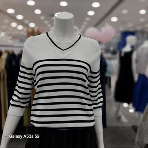 [아니베에프]A44KPO540 브이넥 스트라이프 니트 티셔츠_GN