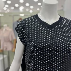 [아니베에프]A37WBL500 브이넥 캡소매 블라우스