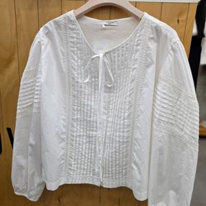 [레코브]레이스핀턱블라우스 LC31D9BL546X