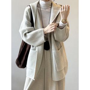 [헤레이스]후드 숄 니트 울가디건_YMSH25FW283