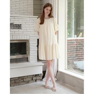 [위시드]백 버튼 펀칭 레이스 플레어 미디 원피스 (WICBOP046)