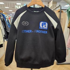 컬리수 HC33 메터링배색맨투맨 C251TS350