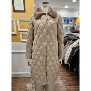 BCBG 세이브존01 프리미엄 퍼 카라 다이아 자수 점퍼 B5DAF850A