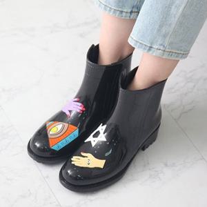 [니나스파리]4cm 스타일리쉬 일러스트 숏레인부츠,편해요(9J231)