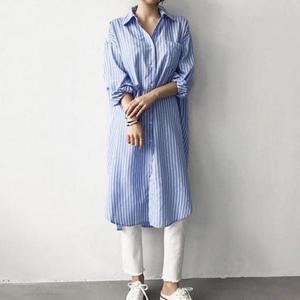 [시스터즈] 여성 밑단 절개 스프라이프 롱 셔츠 블루