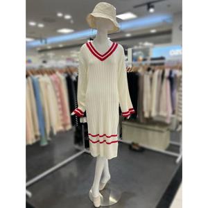 오조크 세이브존01 브이넥 배색 롱 니트 원피스 FOPSCOK528P