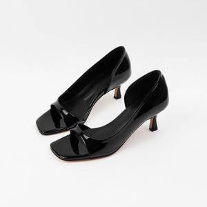 [신난다슈] 여성 구두 펌프스 힐 6cm 에나멜 토오픈힐 인사이드 오픈 미들힐 AG257812 블랙