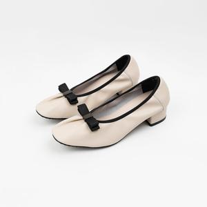 [신난다슈] 여성 구두 펌프스 힐 4cm 여자 리본 밴딩 발편한 통굽 소가죽 BS25105 베이지