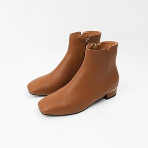 [신난다슈] 여성 앵클부츠 3cm 여자 숏 플랫 앵글 부츠 소가죽 발편한 통굽 GDR253028 브라운