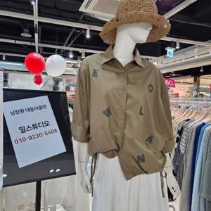 밀스튜디오 DP02 밑단스트롱 영문 박스 블라우스 LR9BLS113