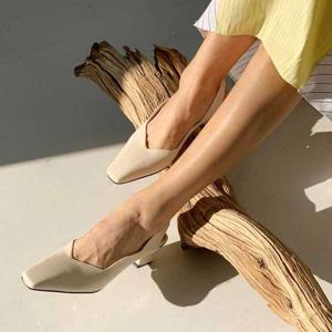 [블루피오레] 물결라인 미들굽 슬링백 BFS859