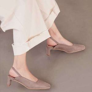 [블루피오레] 스웨이드 베이직 미들굽 슬링백 BFS1029