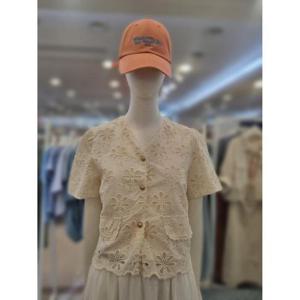 부루앤쥬디 세이브존03 부루앤쥬디 플라워 펀칭 블라우스 SAVBBKBQHBL006B