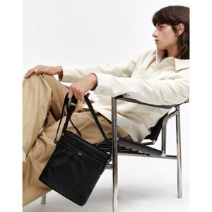 [헤지스] 블랙 가죽 체크 실버로고 크로스백 HJBA5F172BK