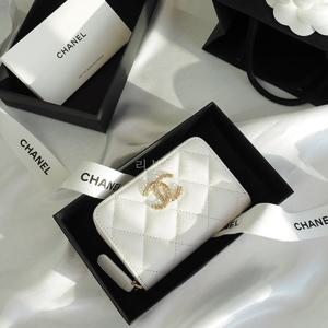 23P 샤넬 클래식 CC 로고 캐비어 지퍼돌이 카드지갑 화이트 금장 AP3186