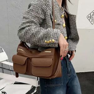 [디어백] 모던 아웃포켓 스퀘어 숄더 크로스백 CH24084T