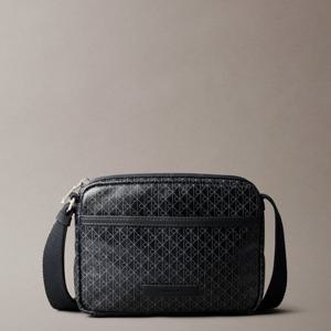 CK진  남성 코티드 엠블럼 카메라 백(4D3314G-UB1)