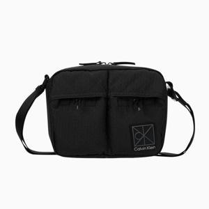 CK진  남성 유틸리티 엠블럼 카메라 백(4D3342G-UB1)