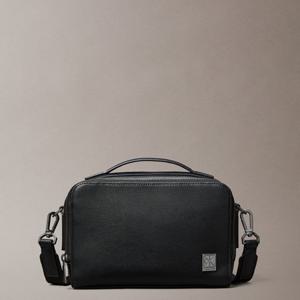 CK진  남성 하드웨어 엠블럼 카메라 백(4D3291G-UB1)